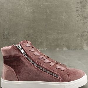 Steve Madden Velvet Hightop Sneakers Size 8 New